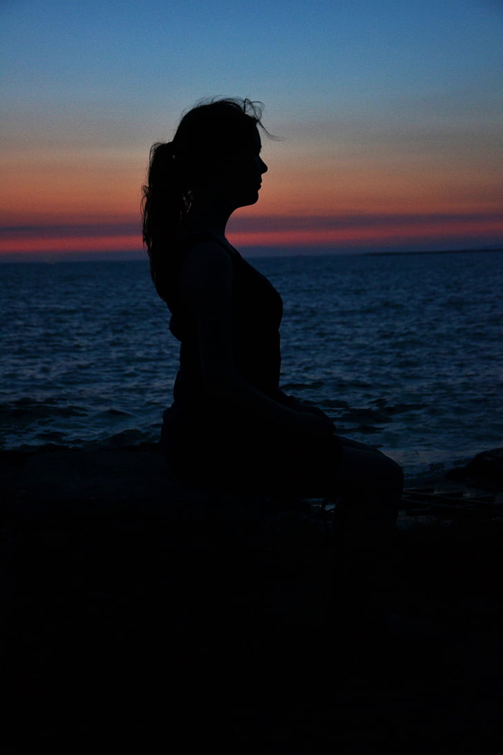 files/girl-sunset-silhouette-profile-preview.jpg